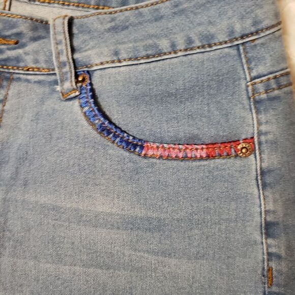 Miss Look size small aztec print embroidered 7" denim jean festival boho shorts - Picture 4 of 7